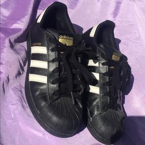 Black adidas superstars